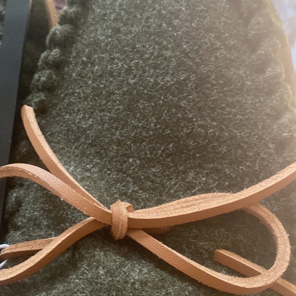 NWT Sonoma men moccasin slippers olive in color size XL (12-13) - Picture 3 of 6